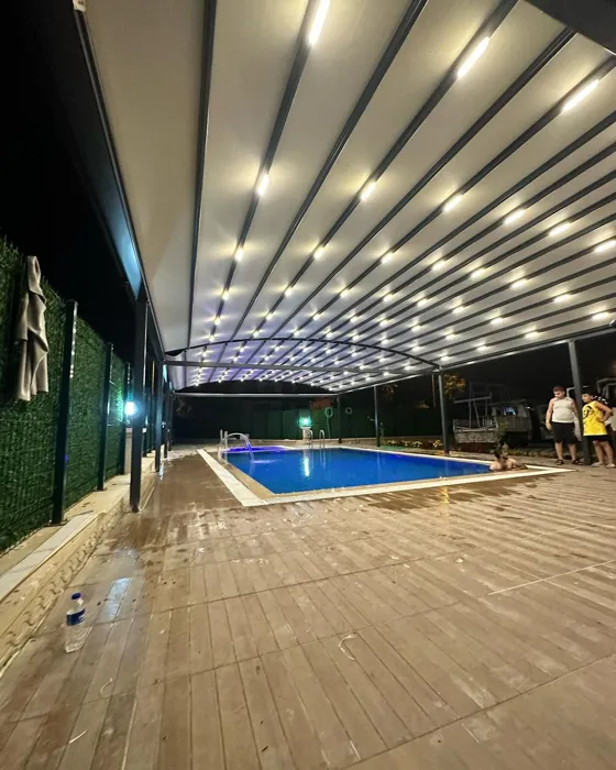 Menuiserie aluminium/ système pergolas électrique/ porte aut